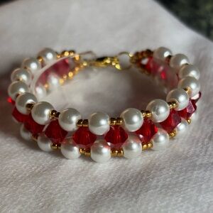 Hand crafted Beaded Bracelet Elegant White Pearls and Red Czech Crystals 6 in